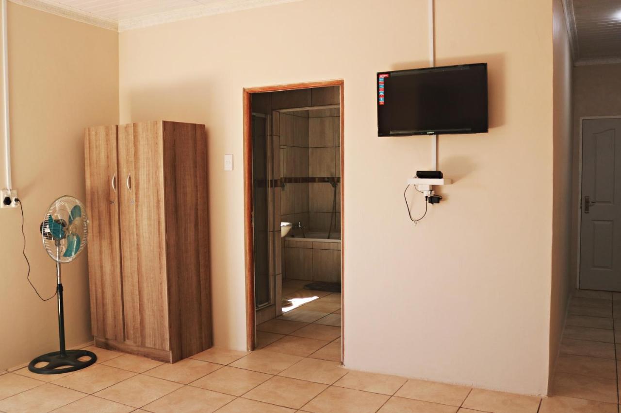 My Guesthouse Kimberley Bagian luar foto