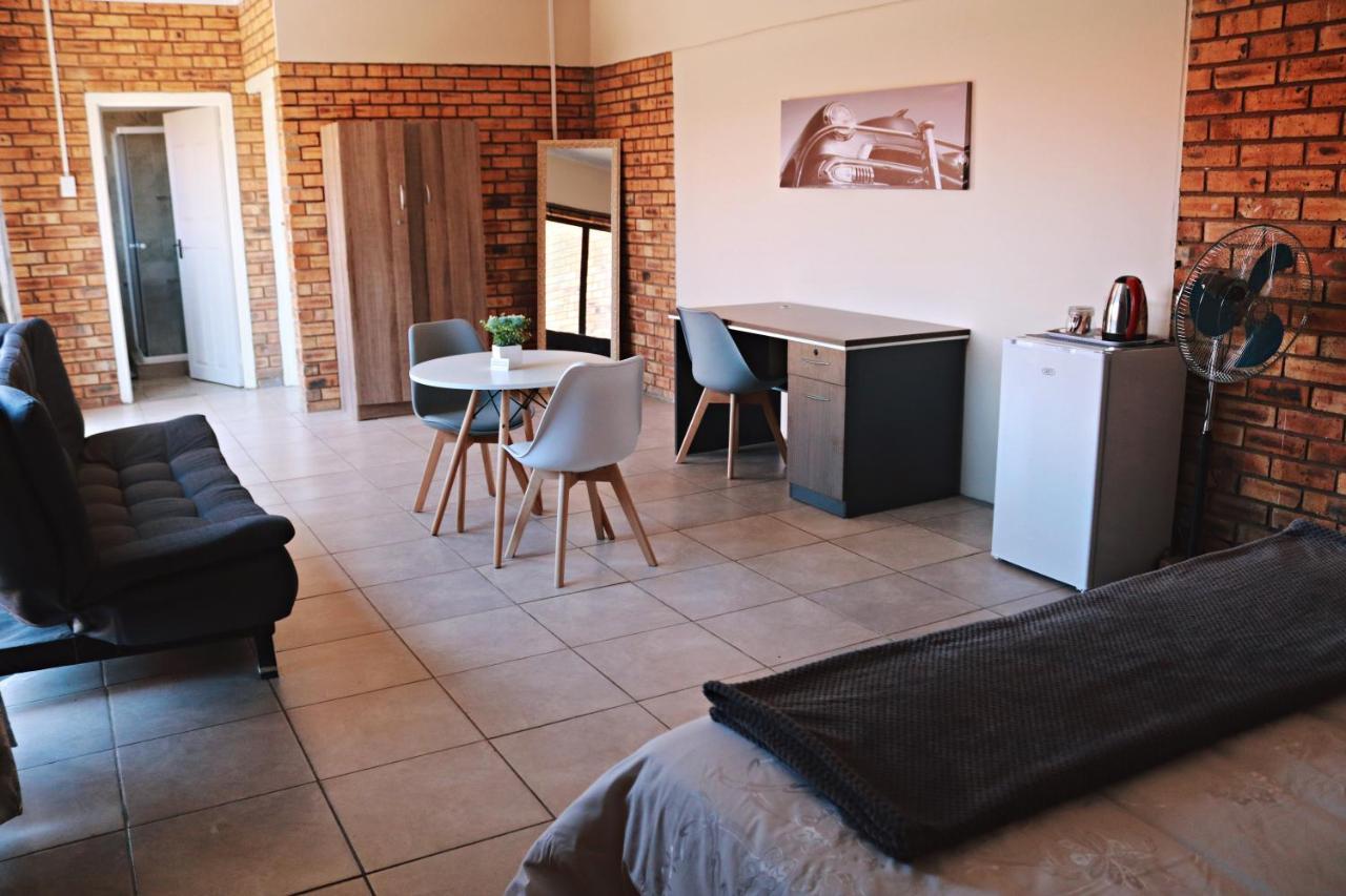 My Guesthouse Kimberley Bagian luar foto
