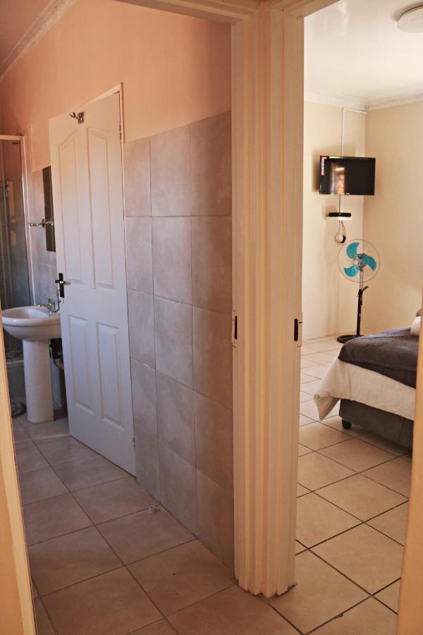 My Guesthouse Kimberley Bagian luar foto