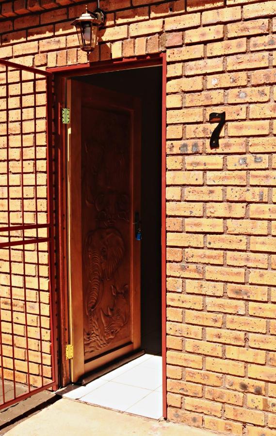 My Guesthouse Kimberley Bagian luar foto