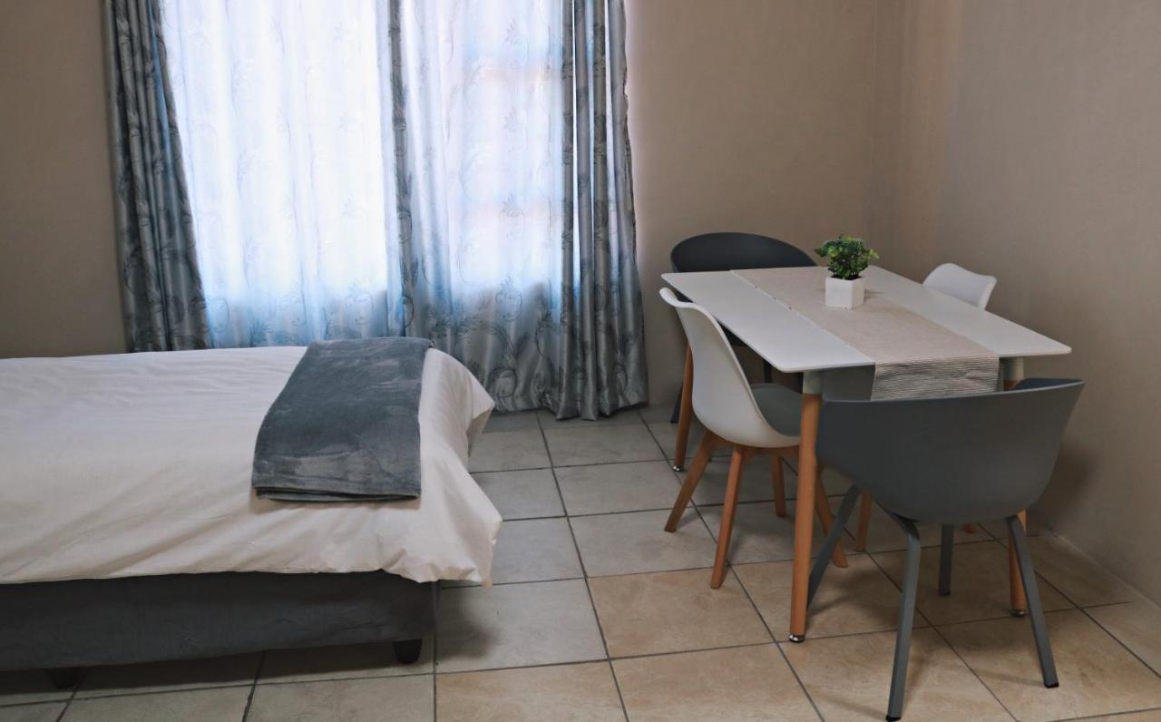 My Guesthouse Kimberley Bagian luar foto