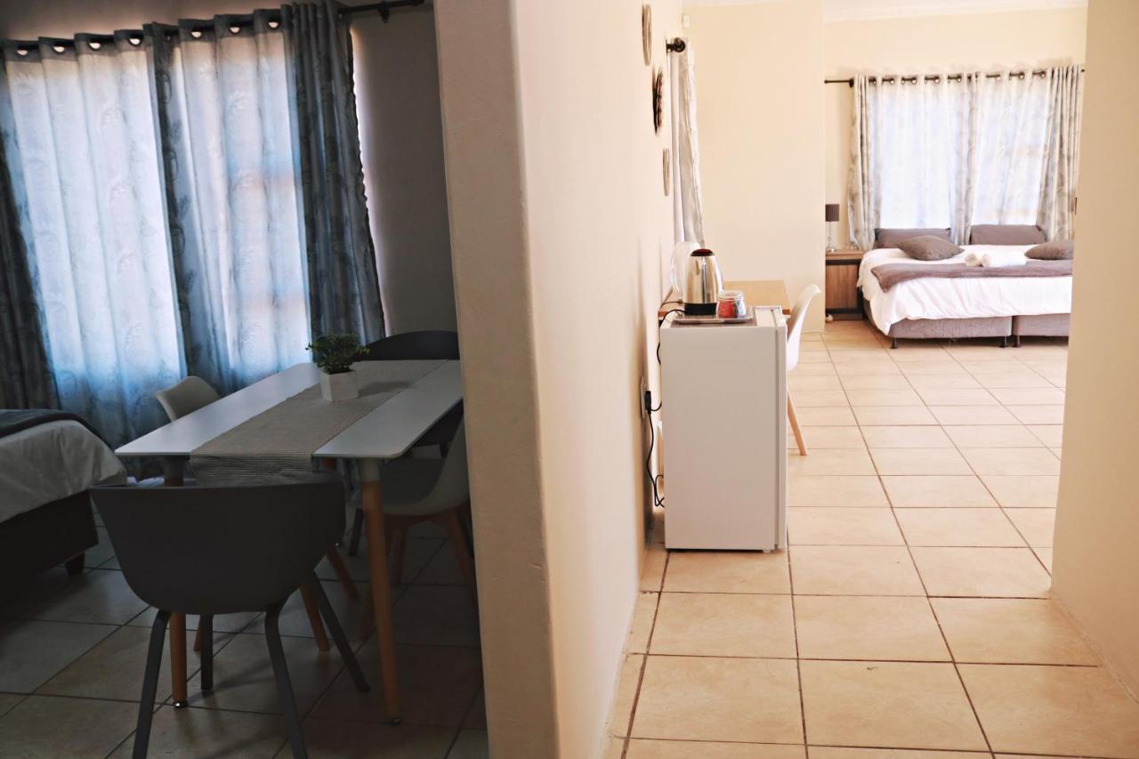 My Guesthouse Kimberley Bagian luar foto