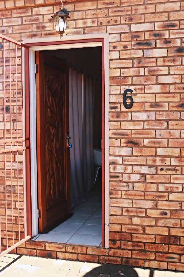 My Guesthouse Kimberley Bagian luar foto